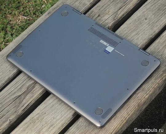 Тест и обзор ноутбука-трансформера ASUS ZenBook Flip UX461UN - вид снизу