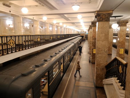 Московское метро, станция Комсомольская. Тест съемки фото смартфоном asus zenfone 2 ze551ml