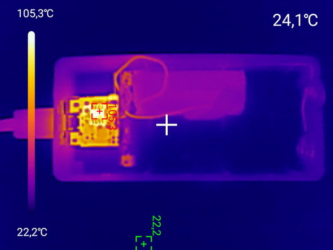 Тепловой снимок повербанка с аккумулятором из вейпа (электронной сигареты)