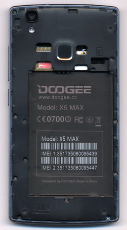 телефон Doogee X5 Max со снятой задней крышкой