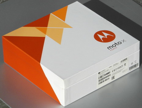 Упаковка смартфона Moto X Force