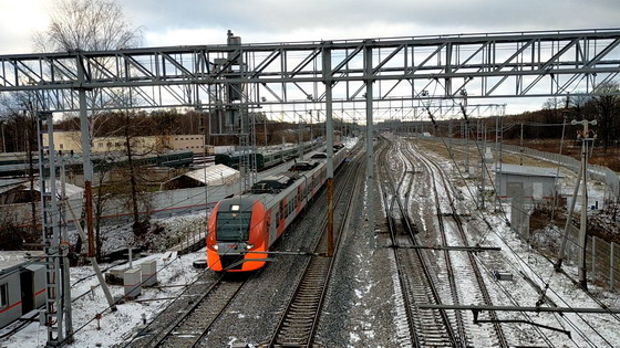 Поезд на МЦК вблизи станции Белокаменная