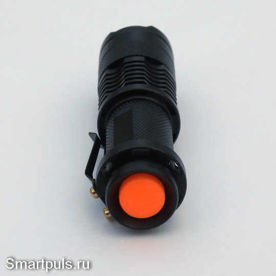 Ультрафиолетовый фонарь мощностью 3 Вт - кнопка включения/выключения