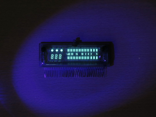 Вакуумный люминесцентный индикатор в ультрафиолетовом свете