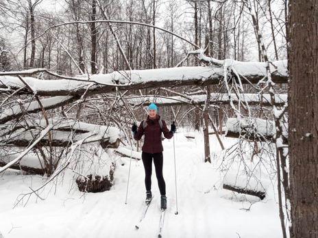 Лыжница в национальном парке "Лосиный Остров", Москва (тест съемки смартфоном Oukitel Mix 2)