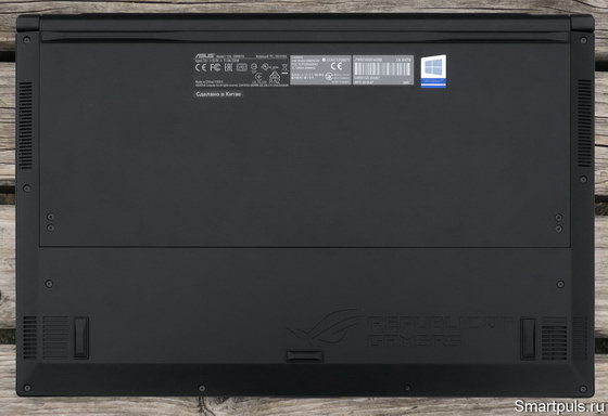 Игровой ноутбук ASUS ROG Zephyrus M GM501GS - вид снизу