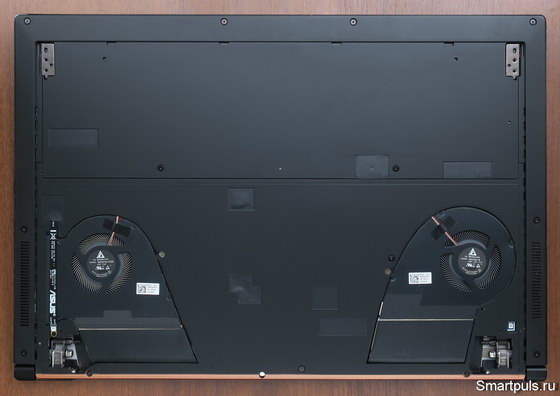 Игровой ноутбук ASUS ROG Zephyrus GX501GI - вид снизу с открытой вентиляцией
