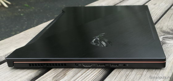 Игровой ноутбук ASUS ROG Zephyrus GX501GI - вид слева