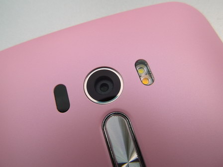 Основная (тыловая) камера смартфона ASUS Zenfone Selfie (ZD551KL)