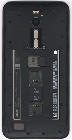 Смартфон ASUS Zenfone 2 ZE551ML - вид сзади со снятой крышкой