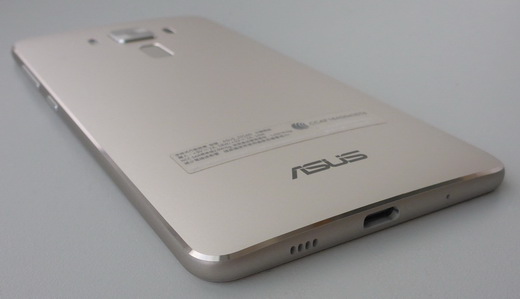 смартфон ASUS Zenfone 3 Deluxe (ZS570KL) - вид сзади