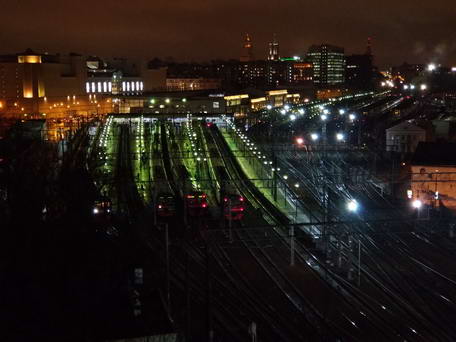 Ночная съемка, вид на Курский вокзал в Москве, зум 2.3