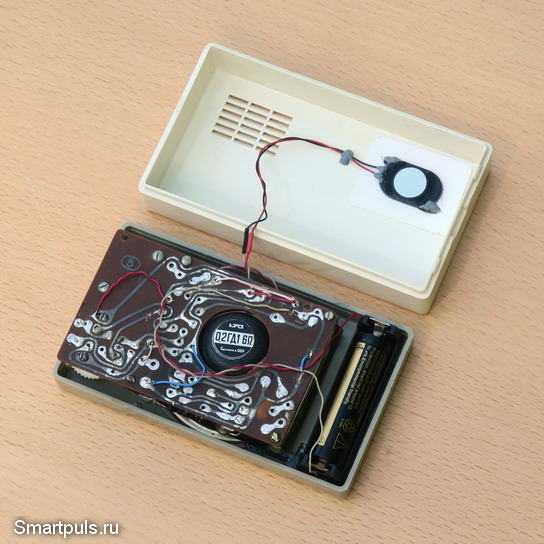 Винтажная Bluetooth колонка из транзисторного приёмника перед окончательной сборкой