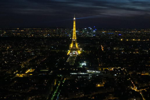 Париж, Эйфелева башня ночью