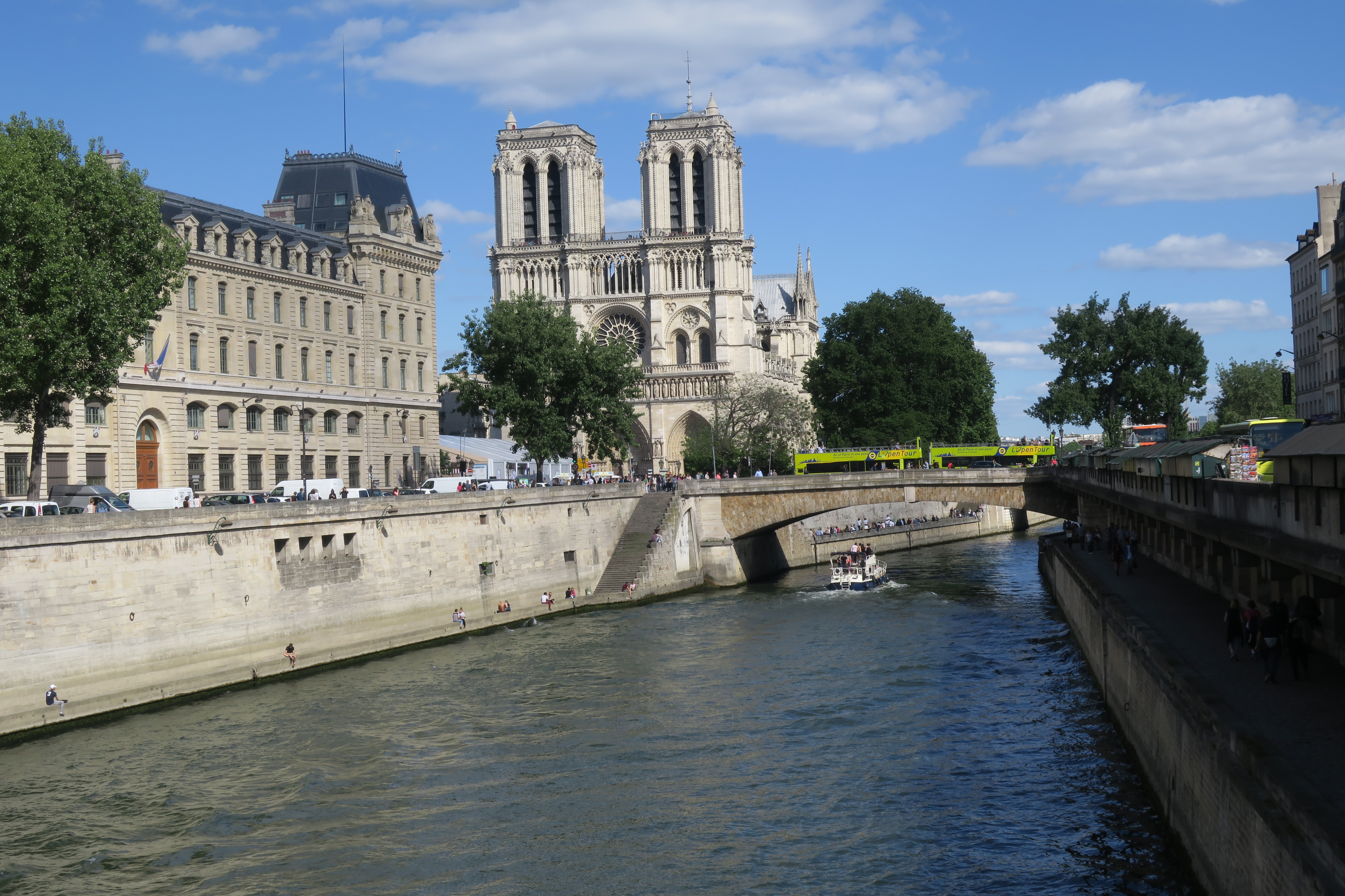 Фото набережной реки сена Париж