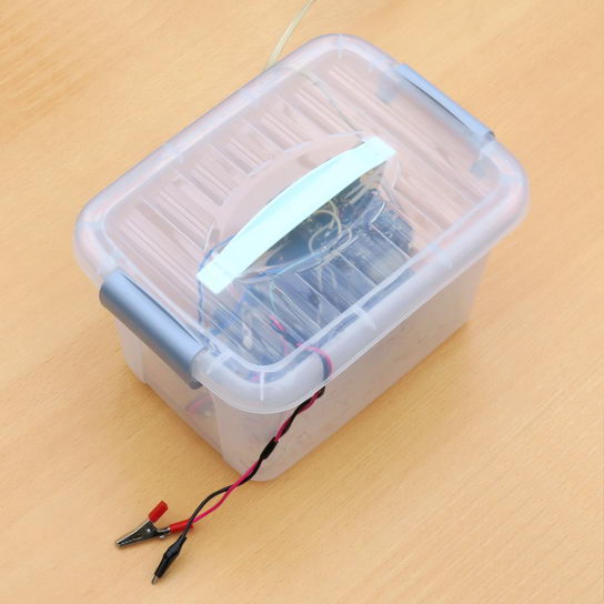 Блок питания для автомобильного компрессора в корпусе