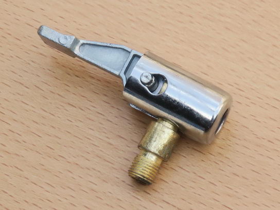 Быстросъёмник для автомобильного компрессора