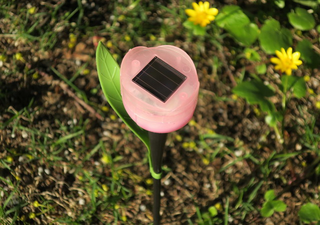 Садовый фонарик на солнечной батарее