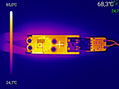 Тепловой снимок платы быстрой зарядки (вид сверху)