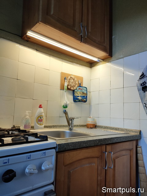 Делаем кухонный светильник под навесной шкаф с сенсорным выключателем своими руками
