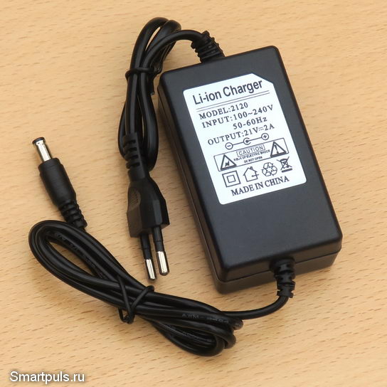 Зарядное утройство 21 В / 2 А для аккумулятора Makita с цилиндрическим разъёмом