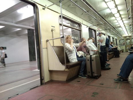 В вагоне московского метро - тест камеры телефона Doogee T6
