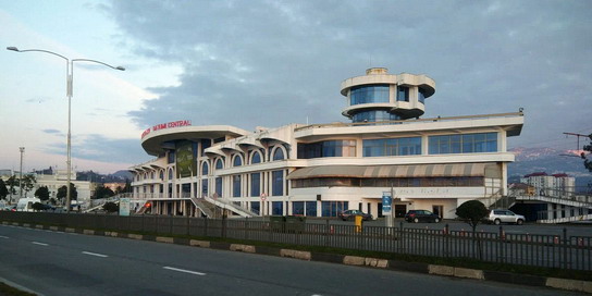 Здание железнодорожного вокзала в Батуми