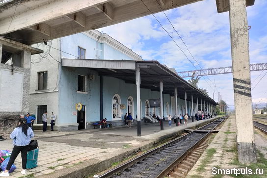 Железнодорожная станция и вокзал Хашури (Грузия)