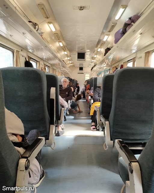 Интерьер "обычного" поезда дальнего следования грузинских железных дорог
