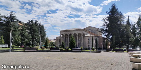 Драматический театр в Зестафони (Грузия)