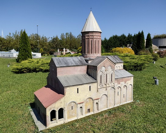 Кафедральный собор в Алавери (Парк "Грузия в миниатюре" в Шекветили)
