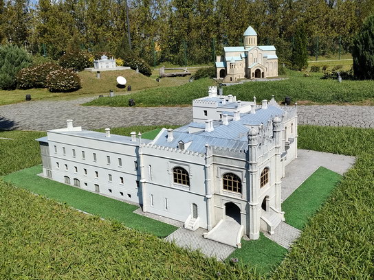 Дворец Дадиани в Зугдиди  (Парк миниатюр в Шекветили)