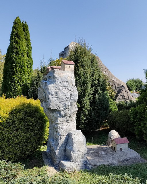 Столп Кацхи, монастырь в Имеретии  (Парк миниатюр в Шекветили)