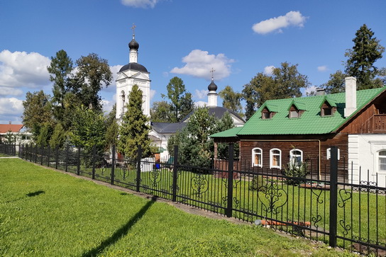 Церковь Алексия, митрополита Московского в Середникове - вид справа