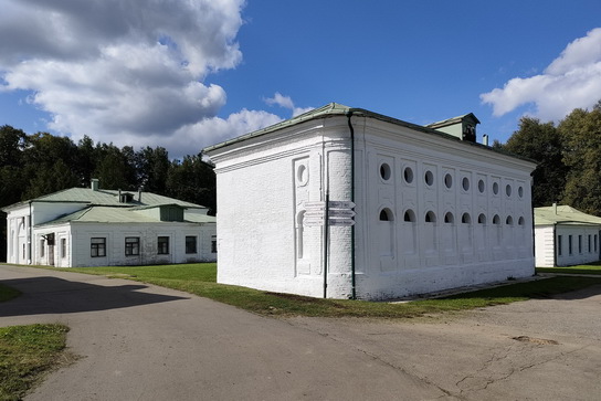 Хозяйственные постройки усадьбы Середниково