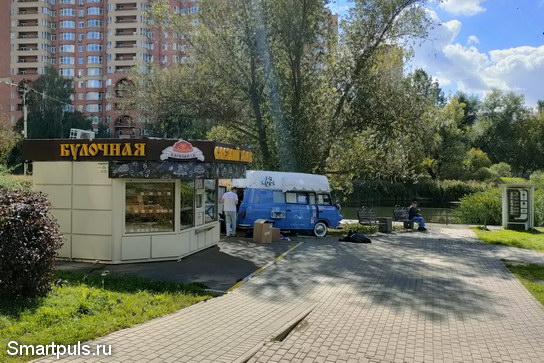 В центре мытищинского "Парка Яуза" расположилась точка общепита для любителей прогулок вдоль Яузы