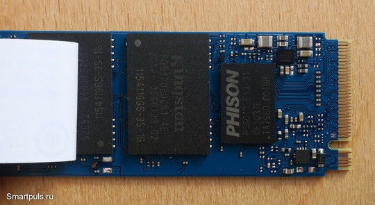 Внешний вид и конструкция SSD Kingston NV1 2ТБ M.2 SNVS/2000G (контроллер и флеш-память)