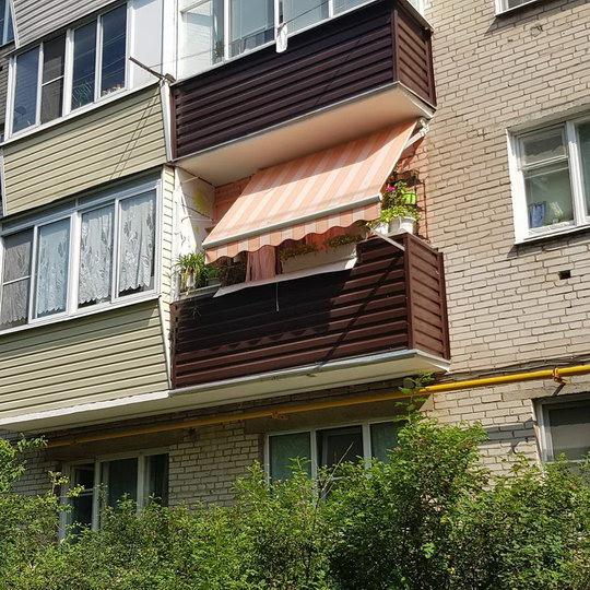 Козырёк-"маркиза" на балконе