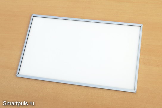 Экран монитора со снятой матрицей