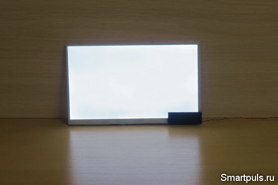 Автоматический ночник из разбитого LCD дисплея своими руками (во включенном состоянии)