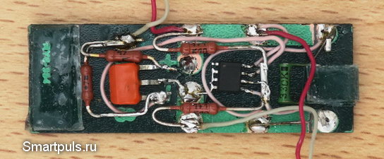 Схема автоматического ночника, собранная на обратной стороне солнечной панели