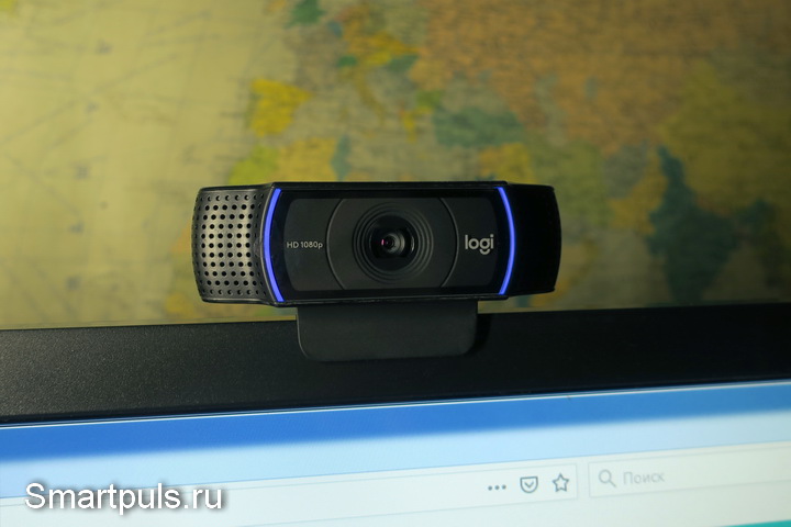 веб-камера Logitech HD Pro Webcam C920 на мониторе