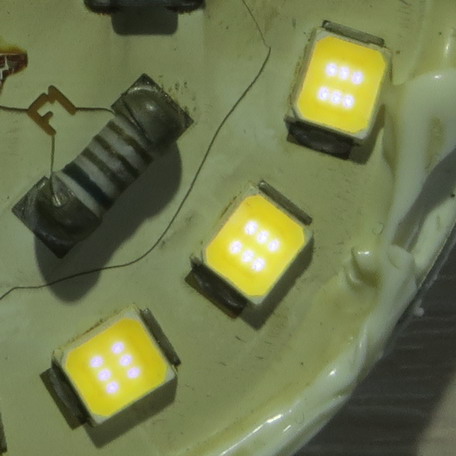 Светодиоды в светодиодной лампе с 6-ю кристаллами в корпусе