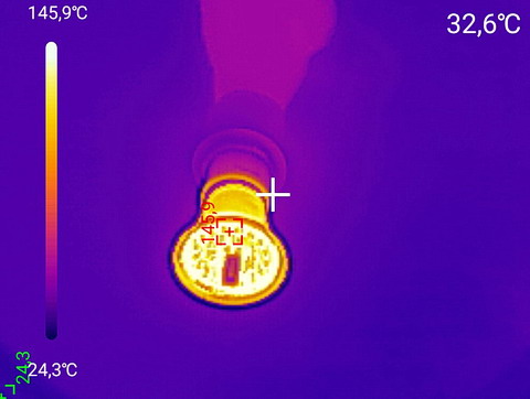 Температурный снимок светодиодной лампы