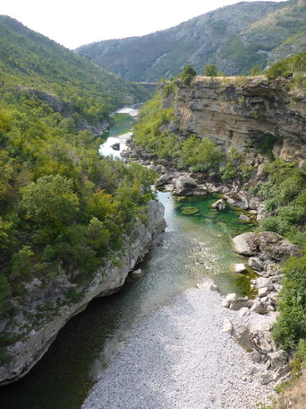 Черногория, ущелье в горах