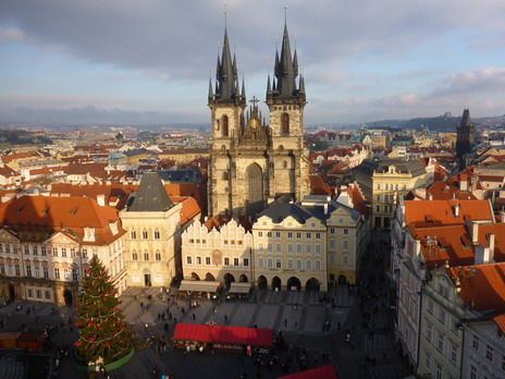 Прага, Тынский собор (считающийся одним из вероятных претендентов на роль прототипа "Замка Золушки")