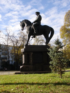 Памятник маршалу Рокоссовскому в Москве (на бульваре Маршала Рокоссовского)