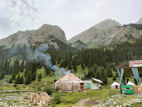 Киргизия (Кыргызстан), местность вблизи водопадов Барскоон