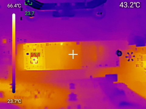 SSD Kingspec NVMe PCIe NX-512 - тепловой снимок сразу после снятия радиатора, между радиатором и контроллером SSD была установлена прокладка