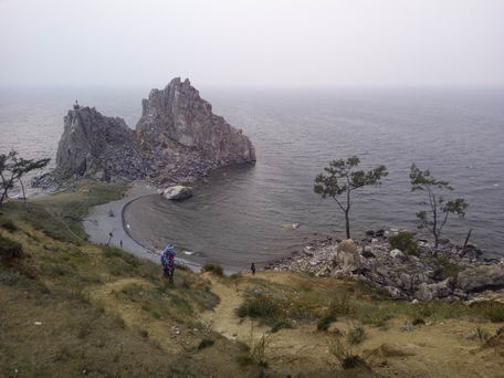 Мыс Бурхан на острове Ольхон - символ Байкала. На левой вершине при увеличении до 100% можно различить какого-то козла.